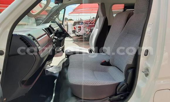Nunua Ilio tumika Toyota Hiace White Gari ndani ya Ezulwini nchini Hhohho Nunua Ilio tumika Toyota Hiace White Gari ndani ya Ezulwini nchini Hhohho