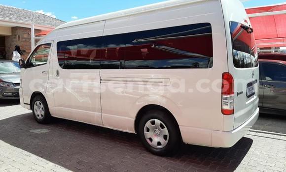 Nunua Ilio tumika Toyota Hiace White Gari ndani ya Ezulwini nchini Hhohho Nunua Ilio tumika Toyota Hiace White Gari ndani ya Ezulwini nchini Hhohho