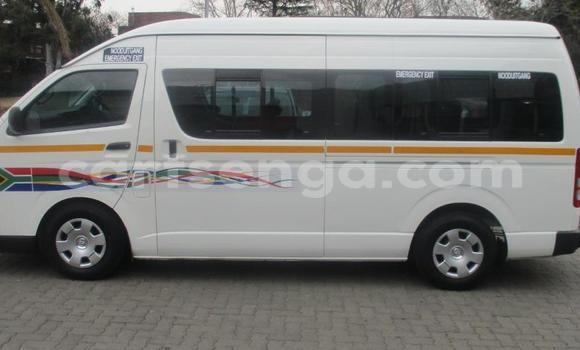 Buy Used Toyota Hiace White Car in Ezulwini in Hhohho Buy Used Toyota Hiace White Car in Ezulwini in Hhohho