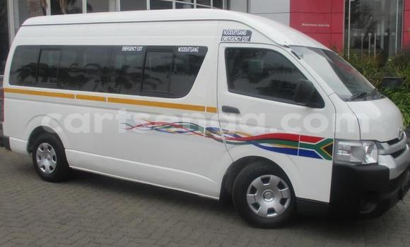 Nunua Ilio tumika Toyota Hiace White Gari ndani ya Ezulwini nchini Hhohho Nunua Ilio tumika Toyota Hiace White Gari ndani ya Ezulwini nchini Hhohho