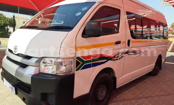 Nunua Ilio tumika Toyota Hiace White Gari ndani ya Ezulwini nchini Hhohho