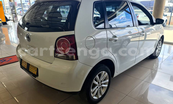 Nunua Ilio tumika Volkswagen Polo White Gari ndani ya Bulembu nchini Hhohho Nunua Ilio tumika Volkswagen Polo White Gari ndani ya Bulembu nchini Hhohho