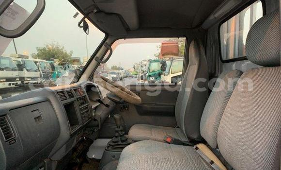 Nunua Ilio tumika Toyota Dyna White Gari ndani ya Ezulwini nchini Hhohho Nunua Ilio tumika Toyota Dyna White Gari ndani ya Ezulwini nchini Hhohho