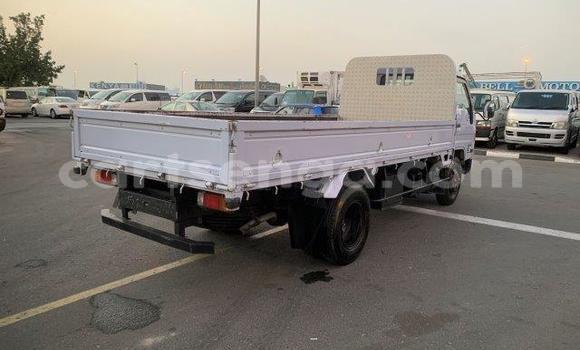 Nunua Ilio tumika Toyota Dyna White Gari ndani ya Ezulwini nchini Hhohho Nunua Ilio tumika Toyota Dyna White Gari ndani ya Ezulwini nchini Hhohho