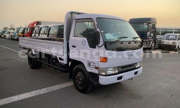 Nunua Ilio tumika Toyota Dyna White Gari ndani ya Ezulwini nchini Hhohho Nunua Ilio tumika Toyota Dyna White Gari ndani ya Ezulwini nchini Hhohho