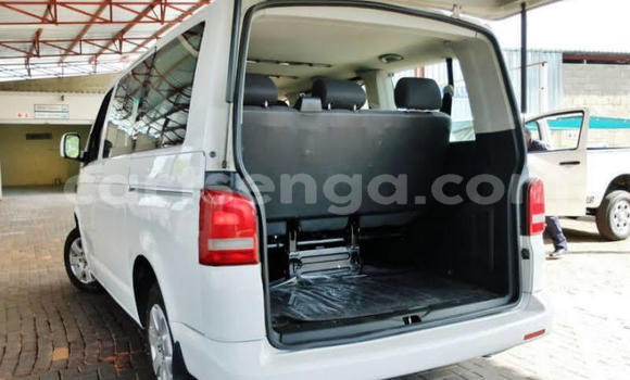 Buy Used Volkswagen Caravelle White Car in Big Bend in Lubombo District Buy Used Volkswagen Caravelle White Car in Big Bend in Lubombo District