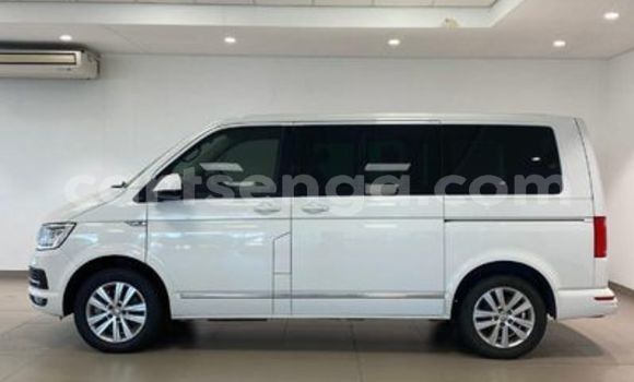 Buy Used Volkswagen Caravelle White Car in Big Bend in Lubombo Buy Used Volkswagen Caravelle White Car in Big Bend in Lubombo