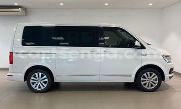 Buy Used Volkswagen Caravelle White Car in Big Bend in Lubombo Buy Used Volkswagen Caravelle White Car in Big Bend in Lubombo