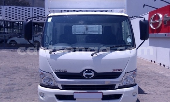 Acheter Occasion Utilitaire Hino 300 Series Blanc à Mbabane, Manzini Acheter Occasion Utilitaire Hino 300 Series Blanc à Mbabane, Manzini