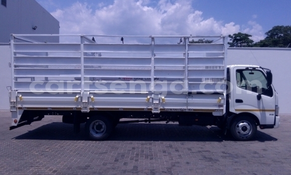 Acheter Occasion Utilitaire Hino 300 Series Blanc à Mbabane, Manzini Acheter Occasion Utilitaire Hino 300 Series Blanc à Mbabane, Manzini