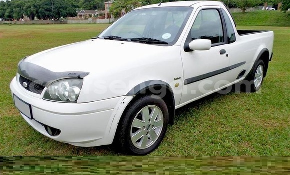 Buy Used FORD MUSTANG White Car in Bulembu in Hhohho Buy Used FORD MUSTANG White Car in Bulembu in Hhohho