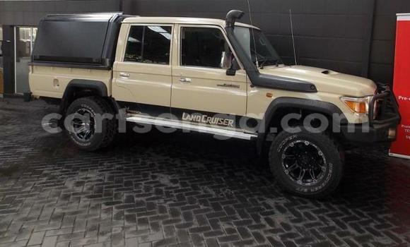Nunua Ilio tumika Toyota Land Cruiser Beige Gari ndani ya Mbabane nchini Manzini