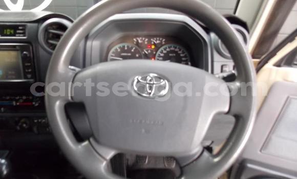 Buy Used Toyota Land Cruiser Beige Car in Mbabane in Manzini Buy Used Toyota Land Cruiser Beige Car in Mbabane in Manzini