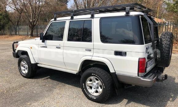 Buy Used Toyota Land Cruiser White Car in Mbabane in Manzini