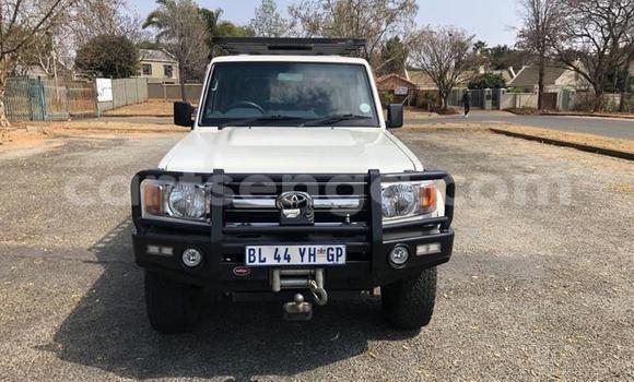 Buy Used Toyota Land Cruiser White Car in Mbabane in Manzini Buy Used Toyota Land Cruiser White Car in Mbabane in Manzini