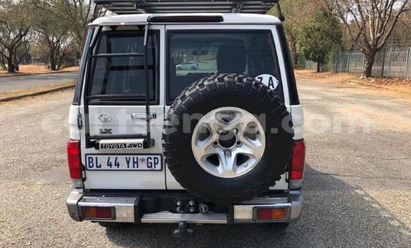Buy Used Toyota Land Cruiser White Car in Mbabane in Manzini Buy Used Toyota Land Cruiser White Car in Mbabane in Manzini