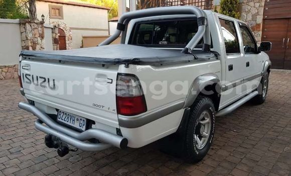 Nunua Ilio tumika Isuzu KB White Gari ndani ya Manzini nchini Manzini Nunua Ilio tumika Isuzu KB White Gari ndani ya Manzini nchini Manzini