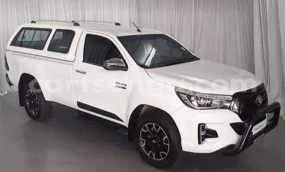 Buy Used Toyota Hilux White Car in Ezulwini in Hhohho Buy Used Toyota Hilux White Car in Ezulwini in Hhohho