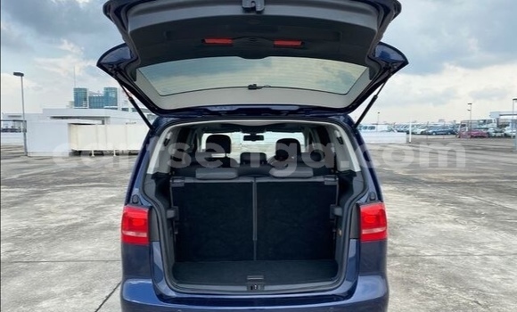 Acheter Occasion Voiture Volkswagen Touran Bleu à Big Bend, Lubombo District Acheter Occasion Voiture Volkswagen Touran Bleu à Big Bend, Lubombo District