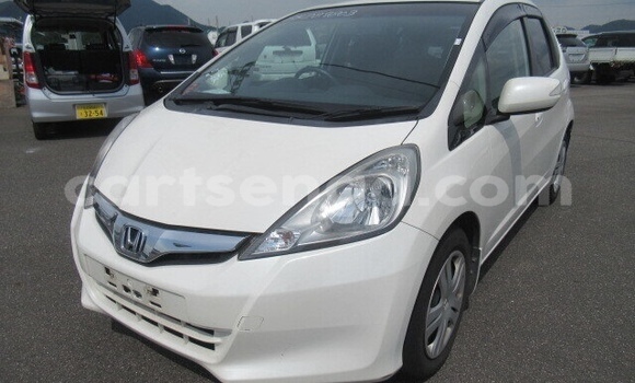 Nunua Ilio tumika Honda FIT White Gari ndani ya Manzini nchini Manzini