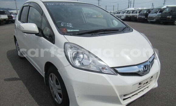 Nunua Ilio tumika Honda FIT White Gari ndani ya Manzini nchini Manzini Nunua Ilio tumika Honda FIT White Gari ndani ya Manzini nchini Manzini