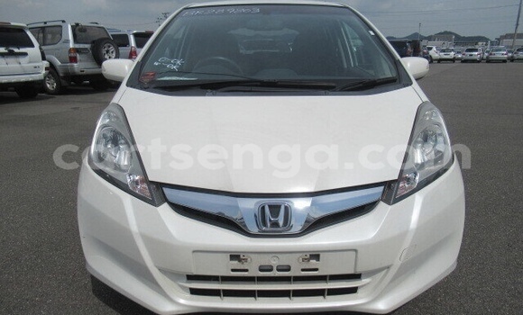 Nunua Ilio tumika Honda FIT White Gari ndani ya Manzini nchini Manzini Nunua Ilio tumika Honda FIT White Gari ndani ya Manzini nchini Manzini