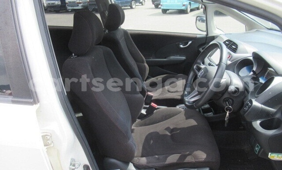 Nunua Ilio tumika Honda FIT White Gari ndani ya Manzini nchini Manzini Nunua Ilio tumika Honda FIT White Gari ndani ya Manzini nchini Manzini