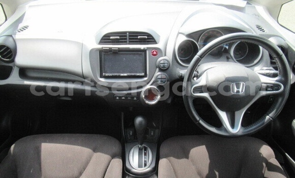 Nunua Ilio tumika Honda FIT White Gari ndani ya Manzini nchini Manzini Nunua Ilio tumika Honda FIT White Gari ndani ya Manzini nchini Manzini