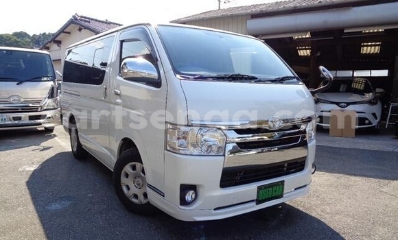 Buy Used Toyota Hiace White Car in Manzini in Manzini Buy Used Toyota Hiace White Car in Manzini in Manzini