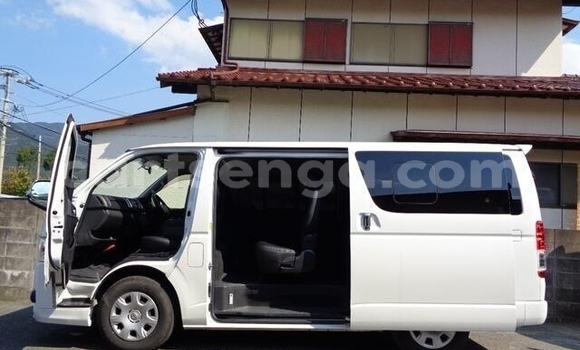 Buy Used Toyota Hiace White Car in Manzini in Manzini Buy Used Toyota Hiace White Car in Manzini in Manzini