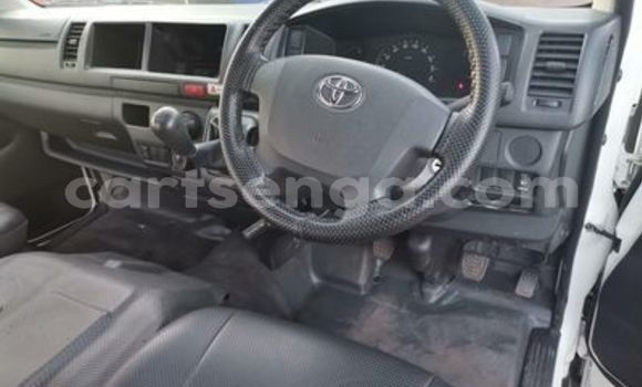 Nunua Ilio tumika Toyota Hiace White Gari ndani ya Manzini nchini Manzini Nunua Ilio tumika Toyota Hiace White Gari ndani ya Manzini nchini Manzini