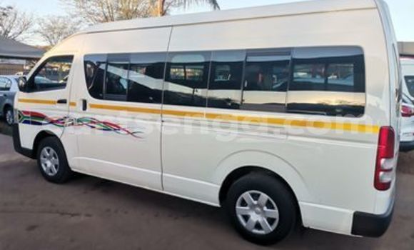 Nunua Ilio tumika Toyota Hiace White Gari ndani ya Manzini nchini Manzini Nunua Ilio tumika Toyota Hiace White Gari ndani ya Manzini nchini Manzini