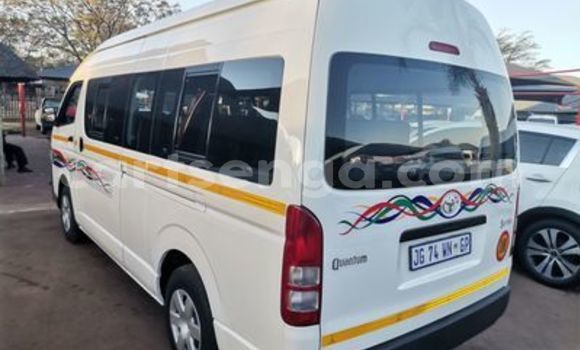 Nunua Ilio tumika Toyota Hiace White Gari ndani ya Manzini nchini Manzini Nunua Ilio tumika Toyota Hiace White Gari ndani ya Manzini nchini Manzini