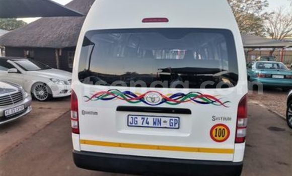 Nunua Ilio tumika Toyota Hiace White Gari ndani ya Manzini nchini Manzini Nunua Ilio tumika Toyota Hiace White Gari ndani ya Manzini nchini Manzini