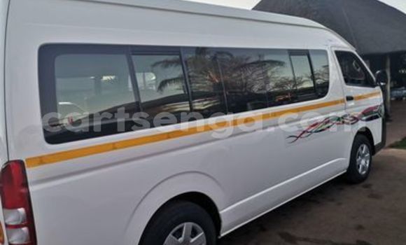 Nunua Ilio tumika Toyota Hiace White Gari ndani ya Manzini nchini Manzini Nunua Ilio tumika Toyota Hiace White Gari ndani ya Manzini nchini Manzini
