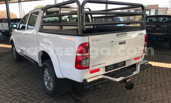 Nunua Ilio tumika Toyota Hilux White Gari ndani ya Manzini nchini Manzini Nunua Ilio tumika Toyota Hilux White Gari ndani ya Manzini nchini Manzini