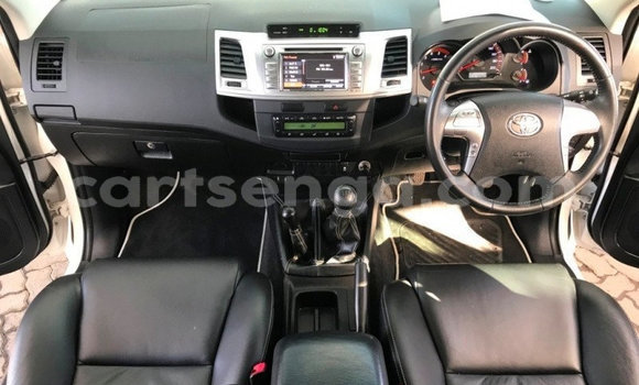 Nunua Ilio tumika Toyota Hilux White Gari ndani ya Manzini nchini Manzini Nunua Ilio tumika Toyota Hilux White Gari ndani ya Manzini nchini Manzini