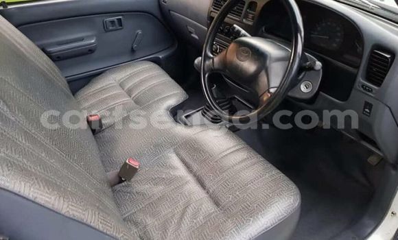 Nunua Ilio tumika Toyota Hilux White Gari ndani ya Manzini nchini Manzini Nunua Ilio tumika Toyota Hilux White Gari ndani ya Manzini nchini Manzini