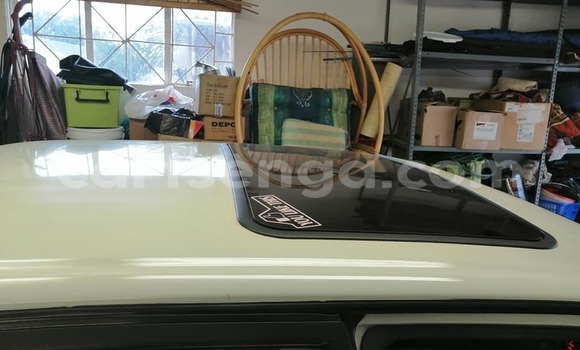 Nunua Ilio tumika Toyota Corolla White Gari ndani ya Manzini nchini Manzini Nunua Ilio tumika Toyota Corolla White Gari ndani ya Manzini nchini Manzini