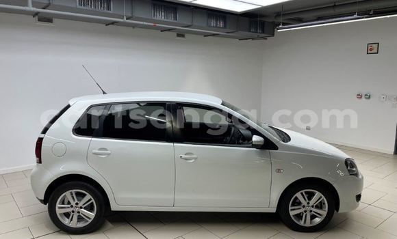 Nunua Ilio tumika Volkswagen Polo White Gari ndani ya Manzini nchini Manzini Nunua Ilio tumika Volkswagen Polo White Gari ndani ya Manzini nchini Manzini