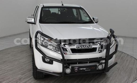 Nunua Ilio tumika Isuzu KB White Gari ndani ya Manzini nchini Manzini Nunua Ilio tumika Isuzu KB White Gari ndani ya Manzini nchini Manzini