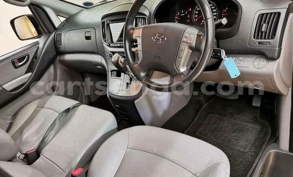 Acheter Occasion Voiture Hyundai H1 Gris à Mbabane, Manzini Acheter Occasion Voiture Hyundai H1 Gris à Mbabane, Manzini