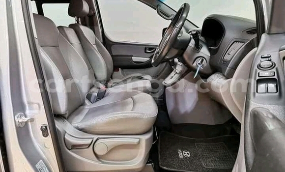 Acheter Occasion Voiture Hyundai H1 Gris à Mbabane, Manzini Acheter Occasion Voiture Hyundai H1 Gris à Mbabane, Manzini