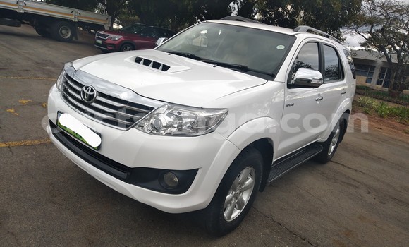 Buy Used Toyota Fortuner White Car in Matsapha in Manzini Buy Used Toyota Fortuner White Car in Matsapha in Manzini