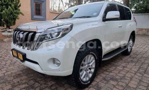 Nunua Ilio tumika Toyota Land Cruiser Prado White Gari ndani ya Bhunya nchini Manzini