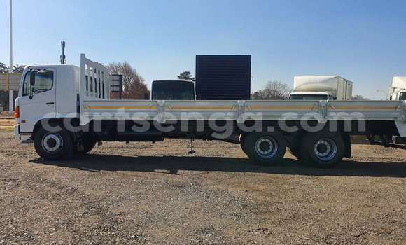 Acheter Occasion Utilitaire Hino 300 Series Blanc à Big Bend, Lubombo District Acheter Occasion Utilitaire Hino 300 Series Blanc à Big Bend, Lubombo District