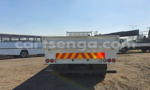 Acheter Occasion Utilitaire Hino 300 Series Blanc à Big Bend, Lubombo District Acheter Occasion Utilitaire Hino 300 Series Blanc à Big Bend, Lubombo District