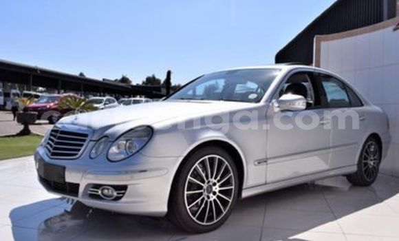 Nunua Ilio tumika Mercedes-Benz E-Classe Silver Gari ndani ya Big Bend nchini Wilaya ya Lubombo
