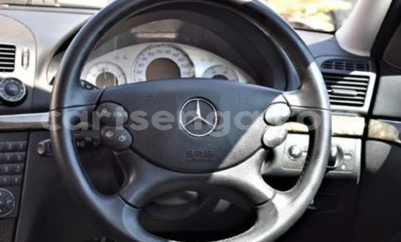 Nunua Ilio tumika Mercedes-Benz E-Classe Silver Gari ndani ya Big Bend nchini Wilaya ya Lubombo Nunua Ilio tumika Mercedes-Benz E-Classe Silver Gari ndani ya Big Bend nchini Wilaya ya Lubombo