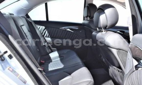 Nunua Ilio tumika Mercedes-Benz E-Classe Silver Gari ndani ya Big Bend nchini Wilaya ya Lubombo Nunua Ilio tumika Mercedes-Benz E-Classe Silver Gari ndani ya Big Bend nchini Wilaya ya Lubombo